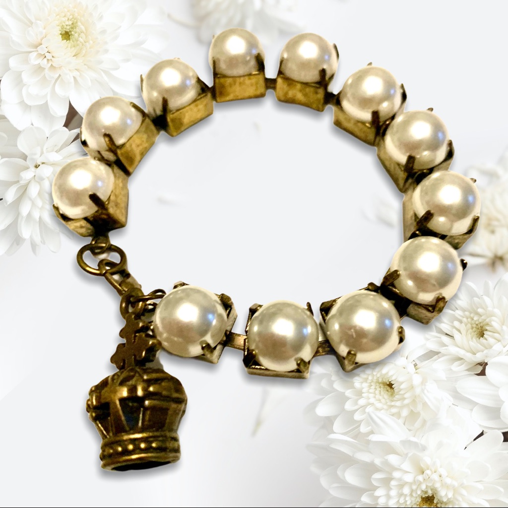 Crown Charm Pearl Bracelet